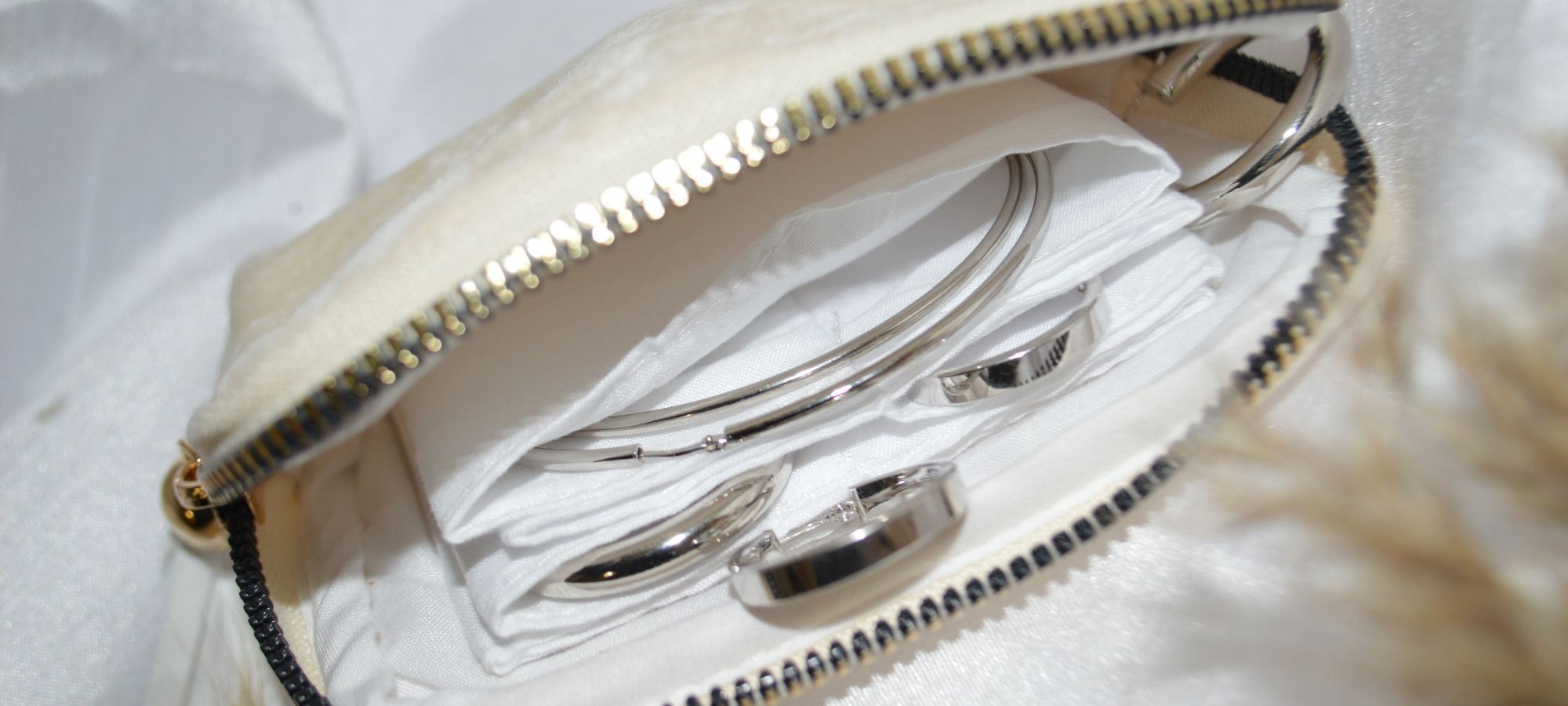 Différence entre créoles en or 9 carats et 18 carats expliquée par un expert à Marseille